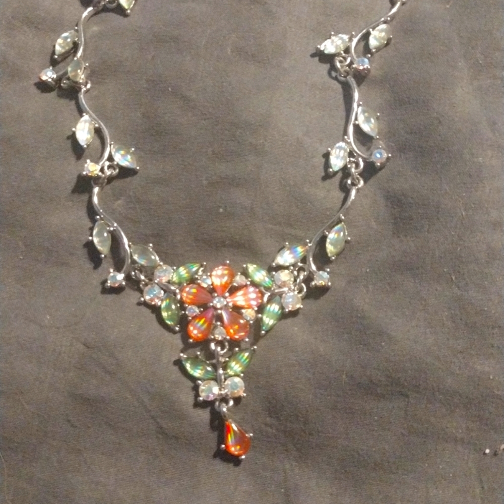 Pearlescent Necklace